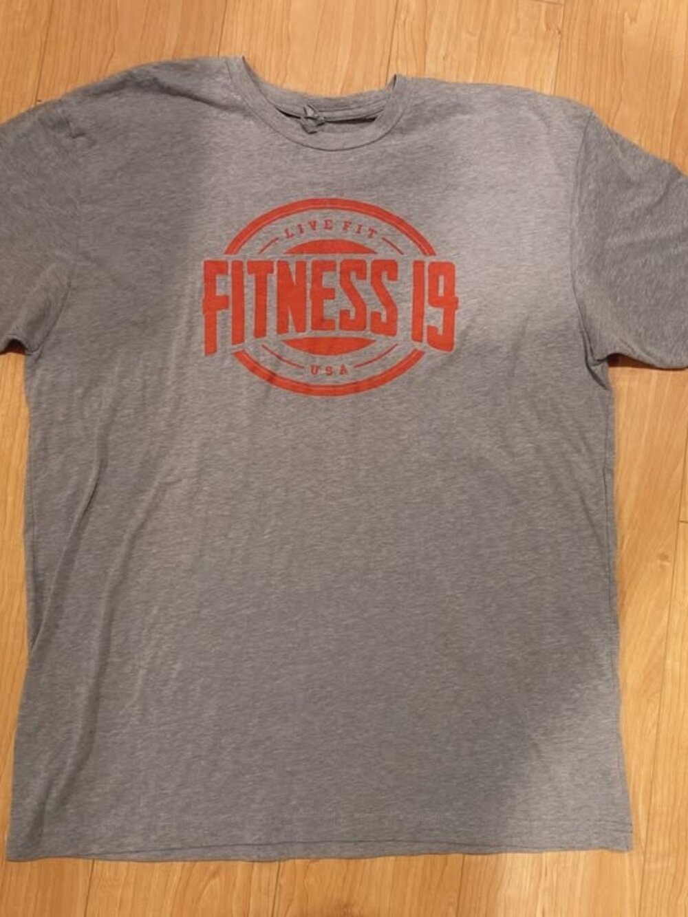 Almost new fitness top t shirt tee Men's fitness 19 top shirt gray shirt size XL